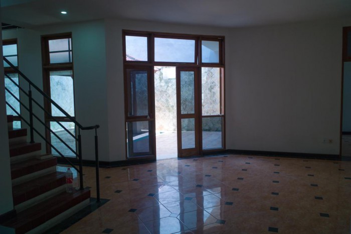 Rumah disewakan di Meadow Green Lippo Cikarang
